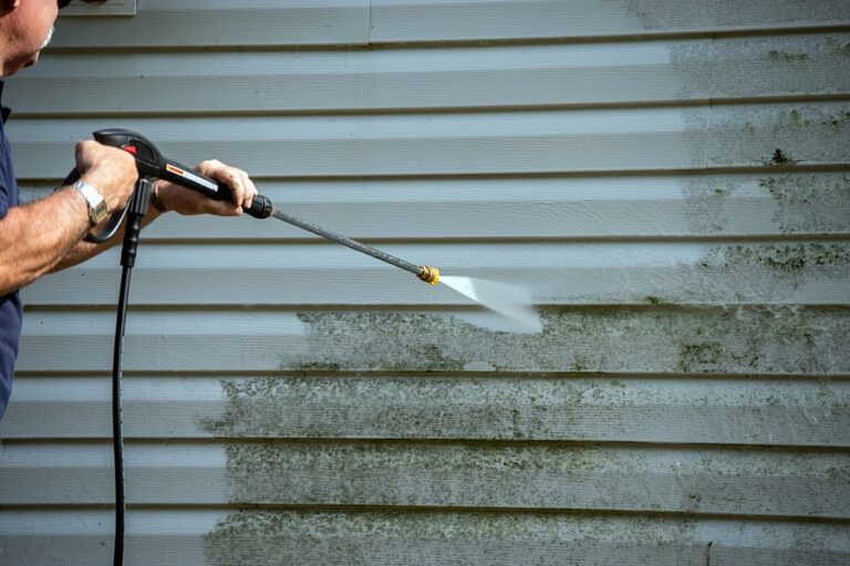 How to Avoid Vinyl Siding Rattling: The Definitive Technical Guide
